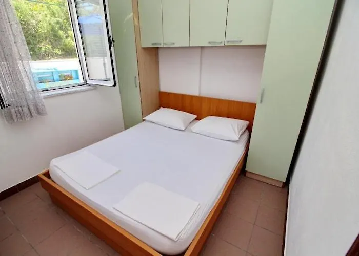 Neven - One Bedroom With Terrace And Garden View A2