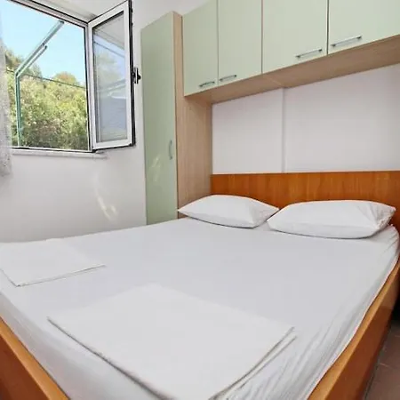 Neven - One Bedroom With Terrace And Garden View A2 *