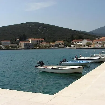 Apartament Neven - One Bedroom With Terrace And Garden View A2 *