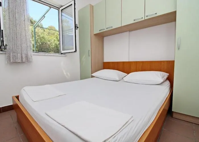 Neven - One Bedroom With Terrace And Garden View A2 *