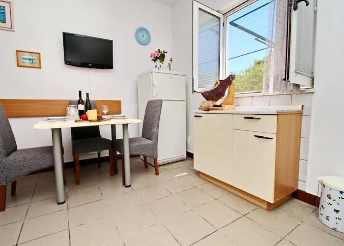 Neven - One Bedroom With Terrace And Garden View A2