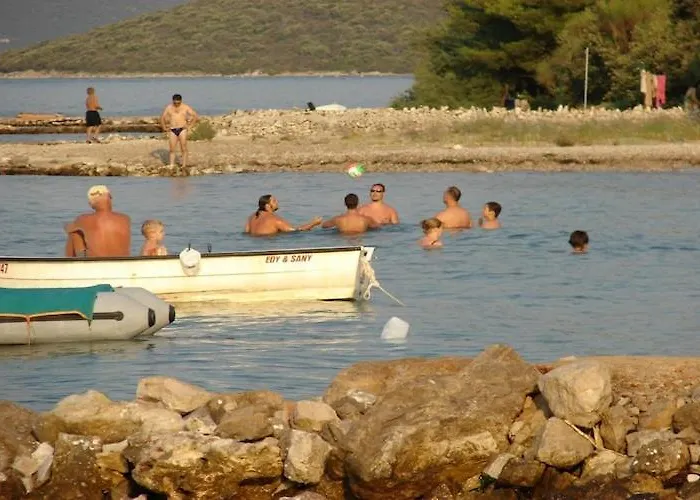 Neven - One Bedroom With Terrace And Garden View A2 شقة